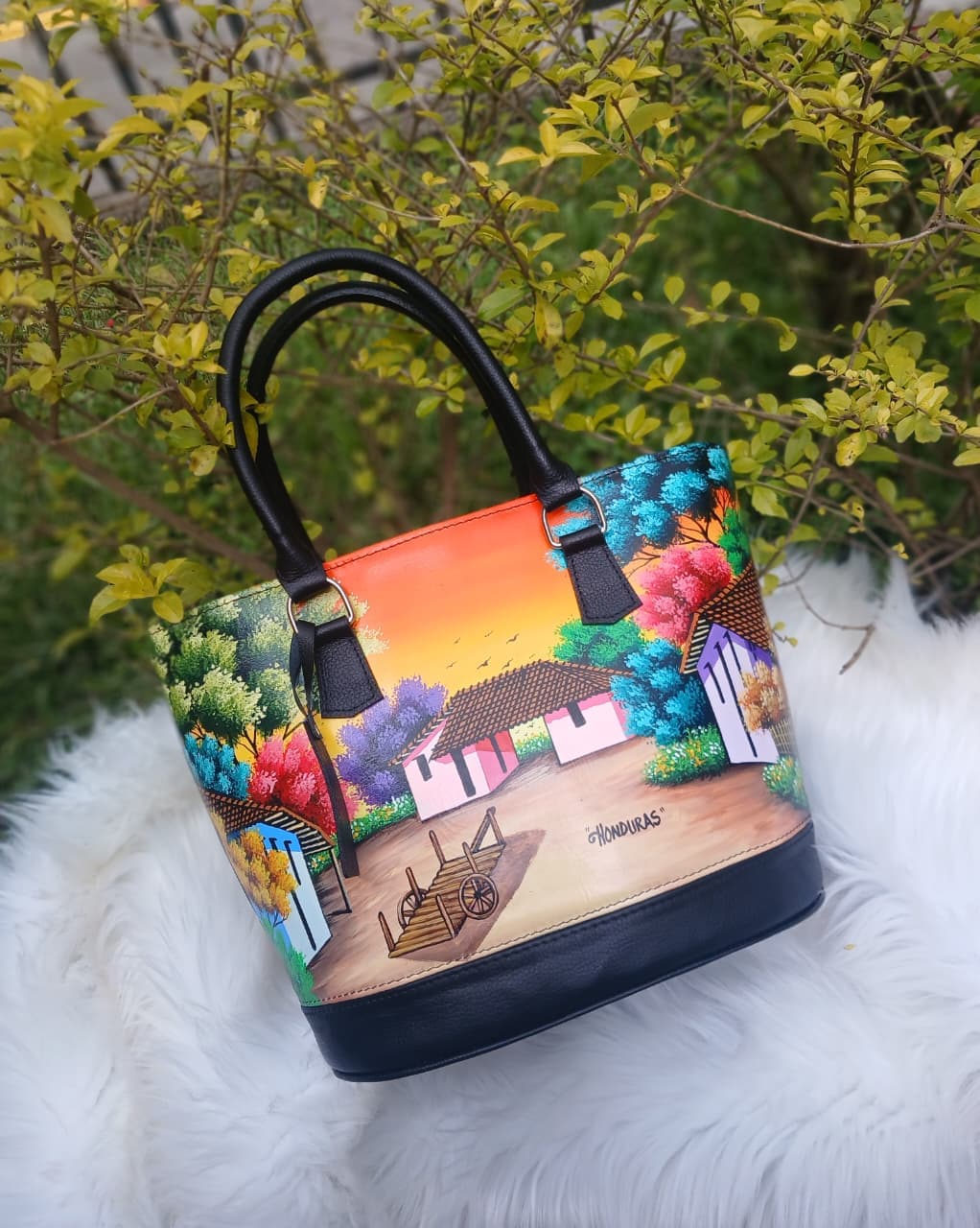 Cartera Leonor pintada en colores